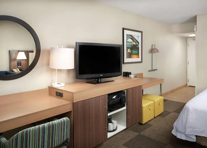 Hampton Havasu Hotel