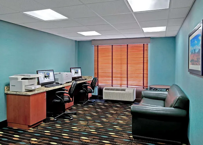 Hampton Havasu Hotel