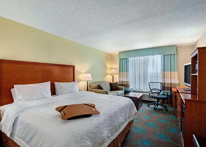 Hampton Havasu Hotel