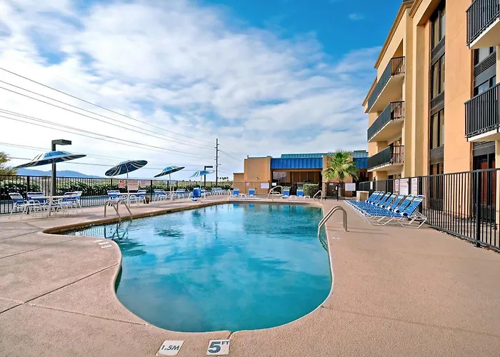 Hampton Havasu Hotel
