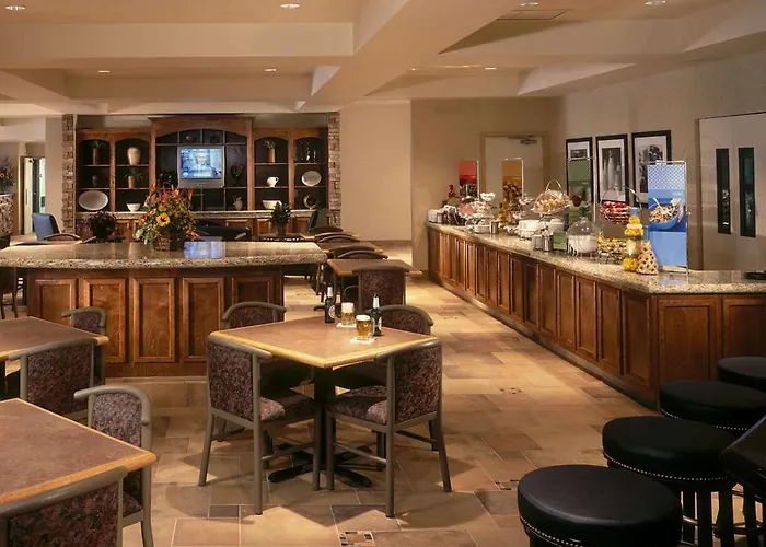 Hampton Havasu Hotel